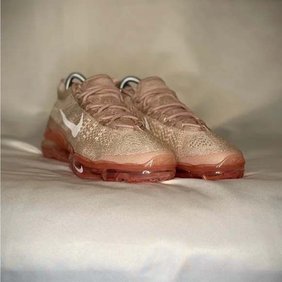 Nike Flyknit Women’s Size 9.5 Oatmeal Pink brand new - Picture 2 of 5